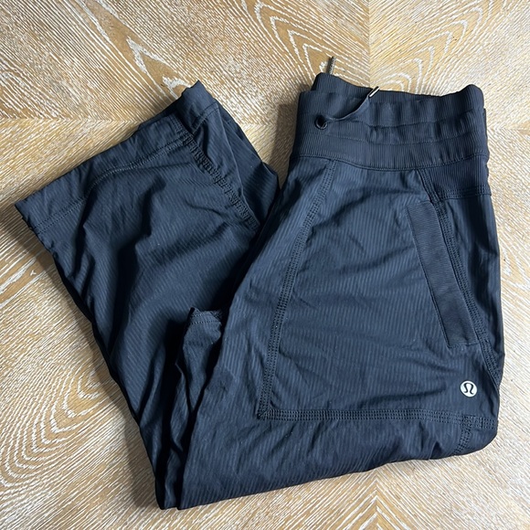 LULULEMON Black Studio Crop Pant 4 - Picture 11 of 13